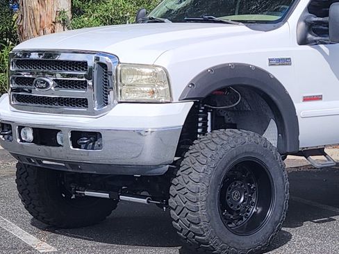 Used 2005 Ford F350 Lariat AWD/4WD image 4