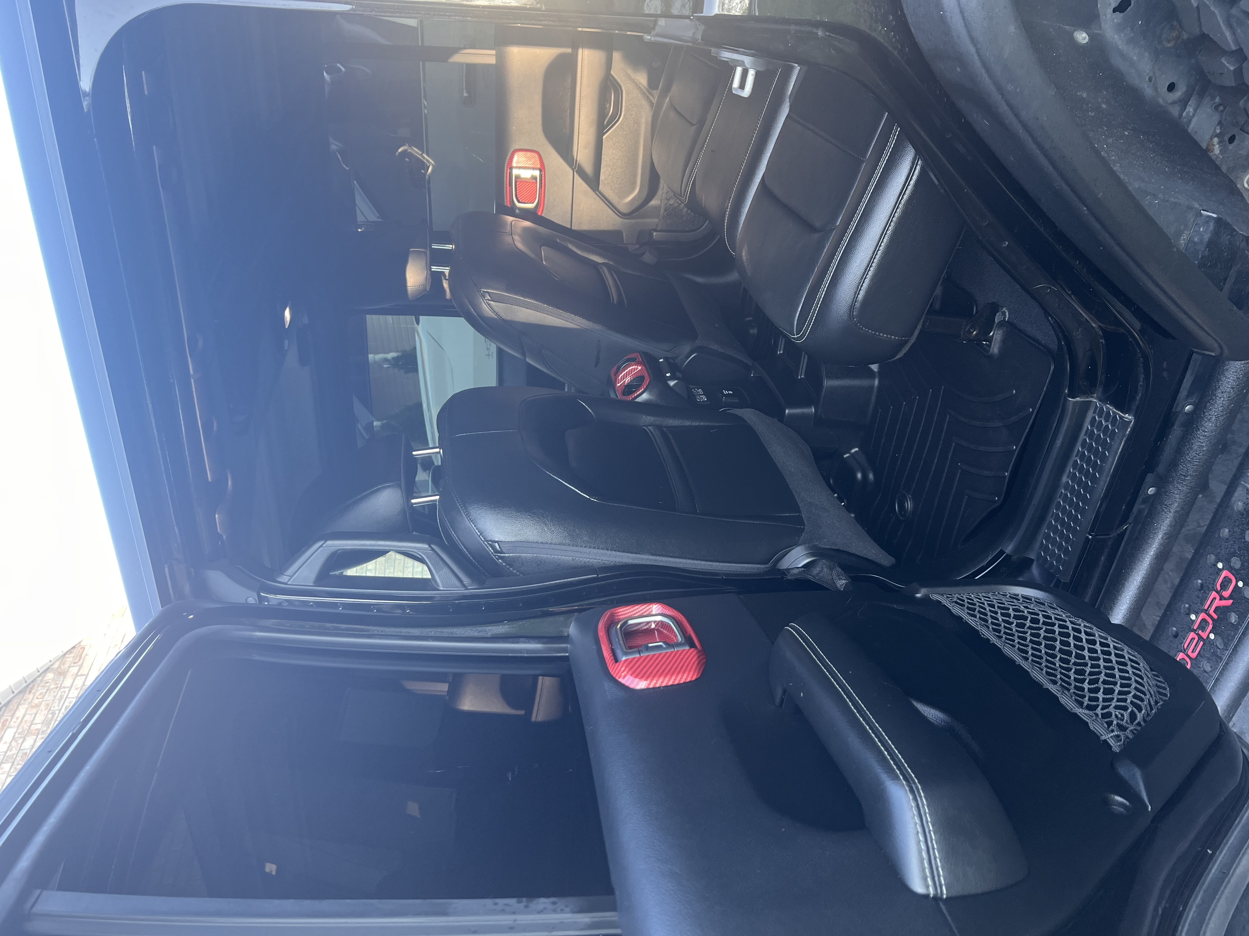 Used 2018 Jeep Wrangler Unlimited Sahara AWD/4WD image 15