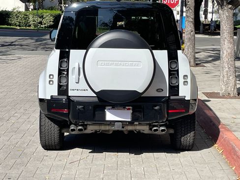 Used 2023 Land Rover Defender 110 image 5