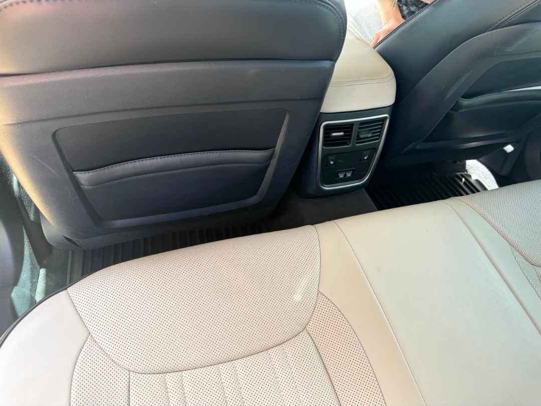Used 2018 Chrysler 300 C w/ Sun, Sound & Nav Package RWD image 12