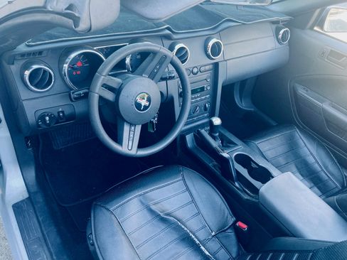 Used 2005 Ford Mustang GT Premium image 12