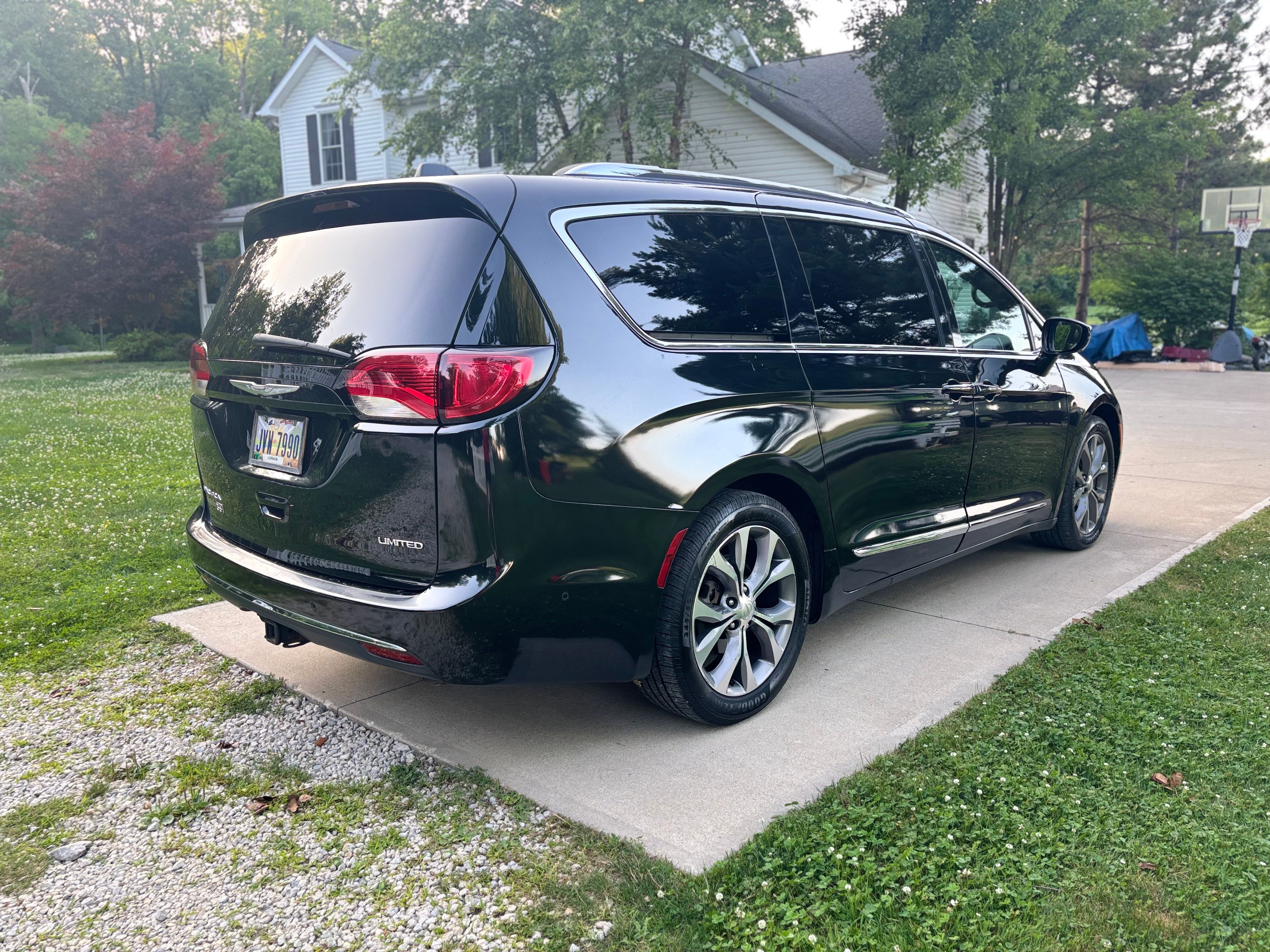 Used 2020 Chrysler Pacifica Limited FWD image 5
