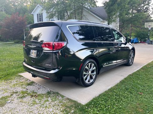 Used 2020 Chrysler Pacifica Limited FWD image 5