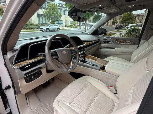Used 2021 Cadillac Escalade ESV Sport Platinum AWD/4WD image 11
