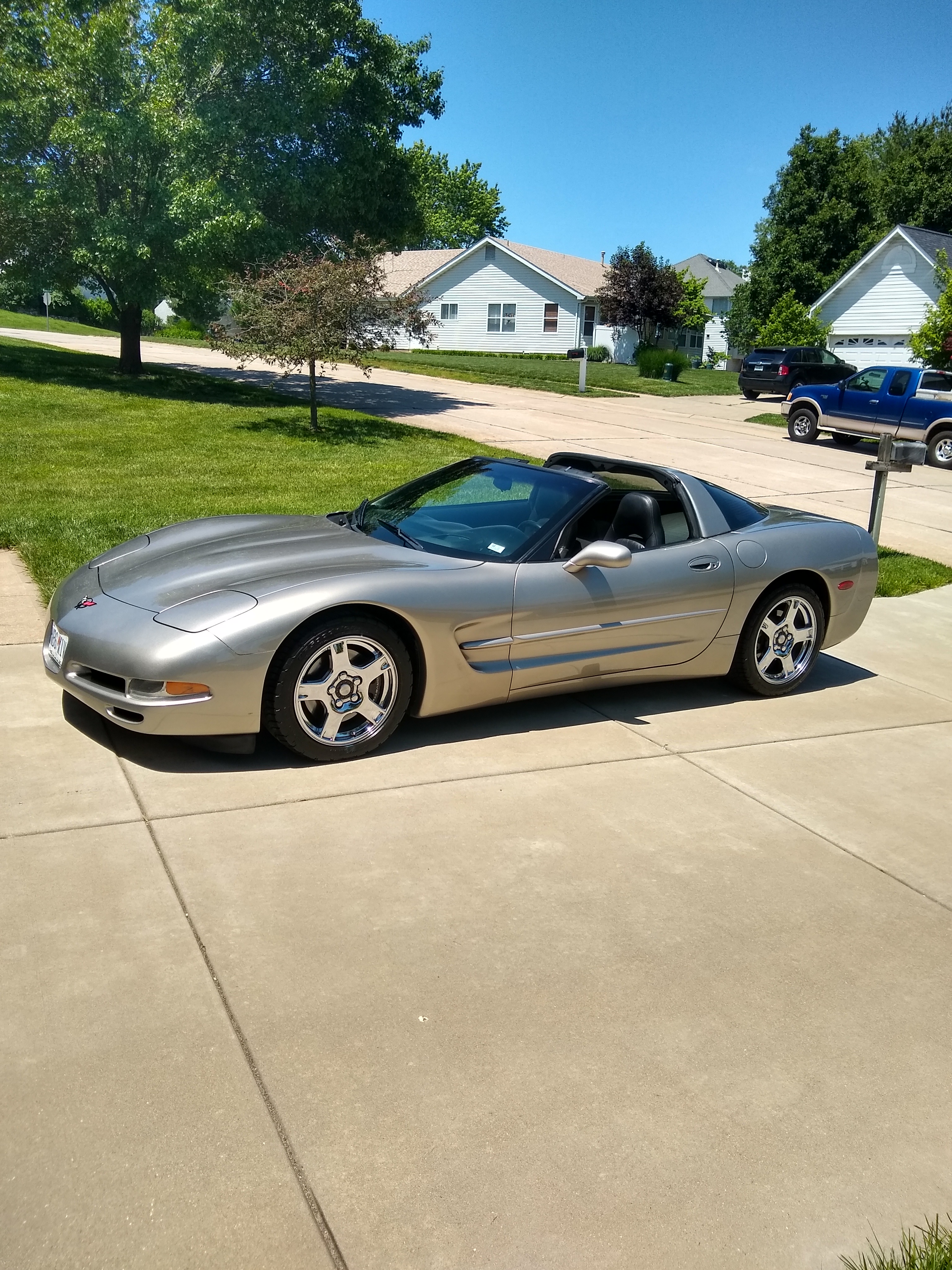 Used 1999 Chevrolet Corvette Coupe w/ Memory Pkg RWD image 5