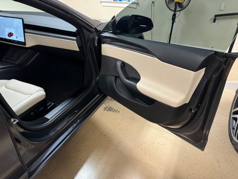 Used 2021 Tesla Model S Plaid image 8