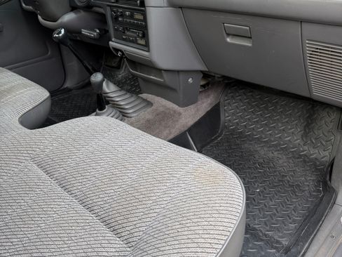 Used 1993 Toyota Pickup Deluxe image 15