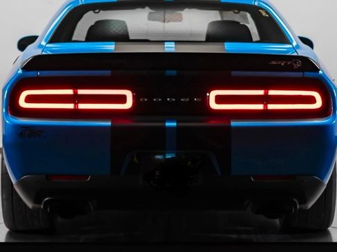 Used 2016 Dodge Challenger SRT Hellcat image 8