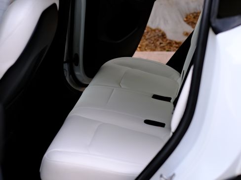 Used 2023 Tesla Model Y Long Range AWD/4WD image 19