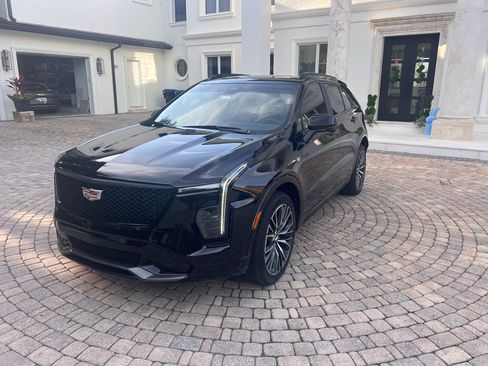 Used 2025 Cadillac XT4 Sport image 4
