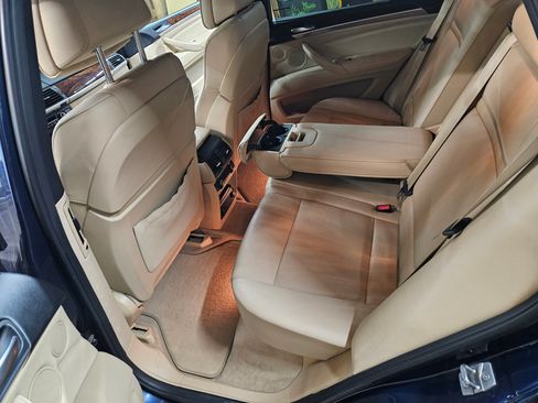 Used 2011 BMW X5 xDrive50i image 9