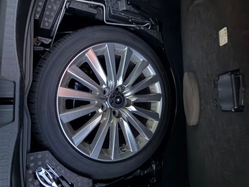 Used 2015 Lexus LS 460 AWD w/ Comfort Package image 17