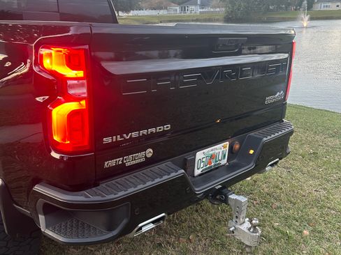 Used 2023 Chevrolet Silverado 1500 High Country w/ Technology Package image 5