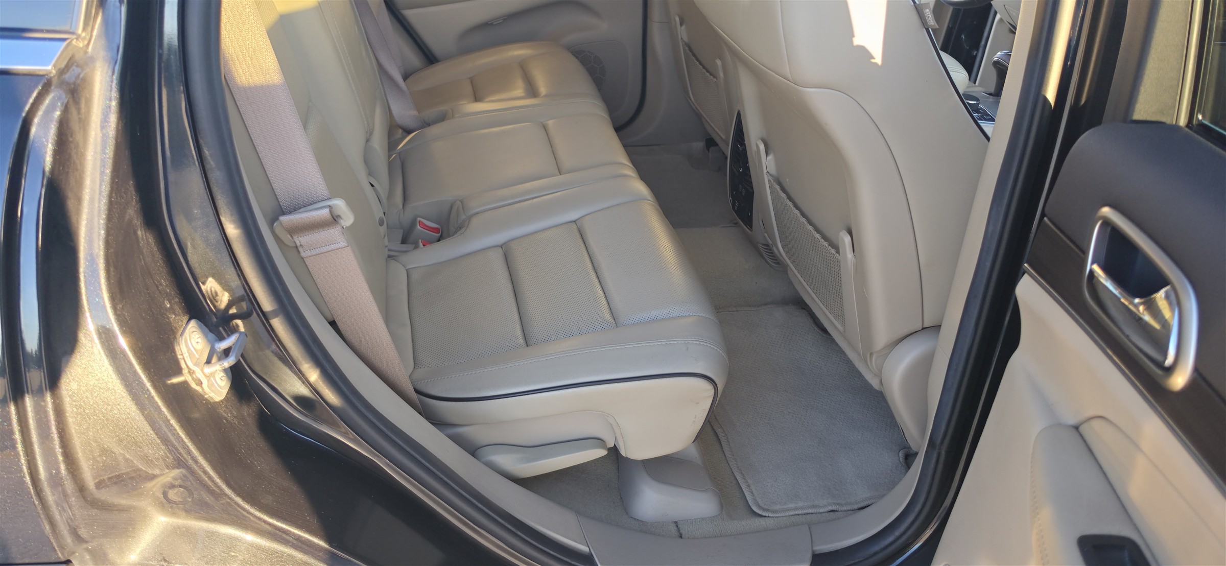 Used 2014 Jeep Grand Cherokee Overland AWD/4WD image 9
