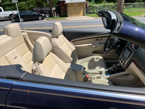 Used 2009 Volkswagen Eos Lux FWD image 11