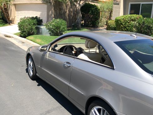 Used 2009 Mercedes-Benz CLK 350 Coupe image 13
