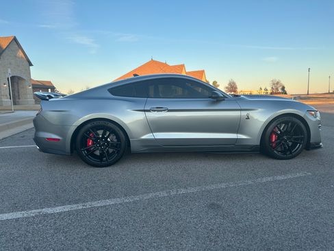 Used 2021 Ford Mustang Shelby GT500 w/ Technology Package image 10