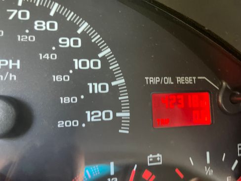 Used 2002 Chevrolet Camaro LT w/ Preferred Equipment Group 1 RWD image 4