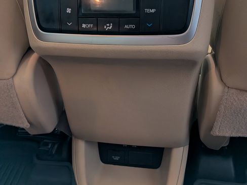 Used 2017 Toyota Highlander XLE image 22