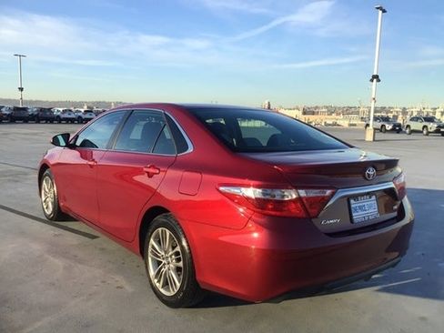 Used 2017 Toyota Camry SE image 11