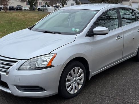 Used 2015 Nissan Sentra SV image 2