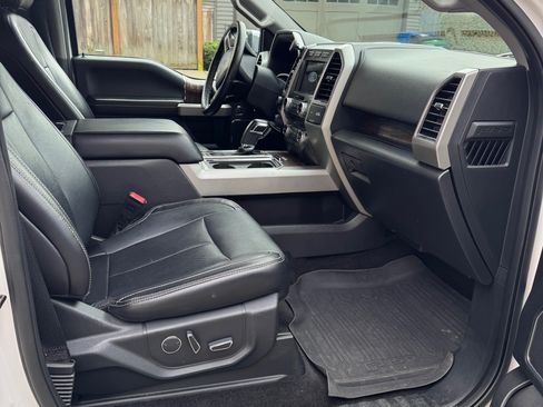 Used 2018 Ford F150 Lariat w/ Equipment Group 502A Luxury image 8