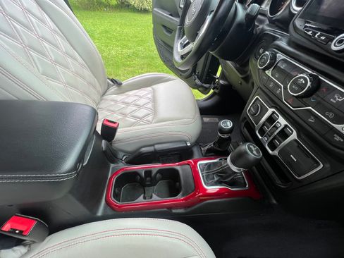 Used 2020 Jeep Wrangler Unlimited Sahara w/ Uconnect 4C Nav & Sound Group image 30