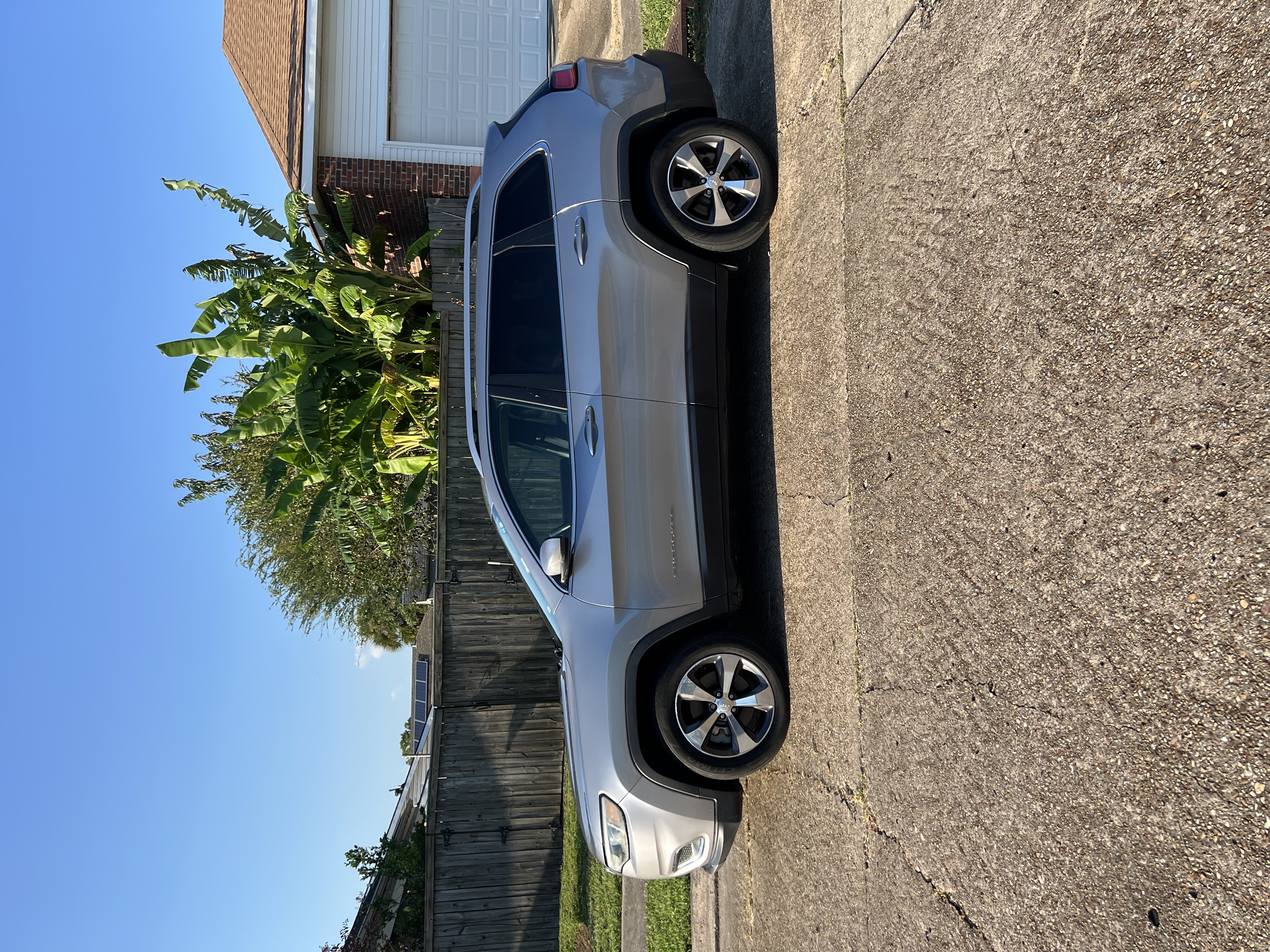 Used 2019 Jeep Cherokee Limited w/ Trailer Tow Group AWD/4WD image 2