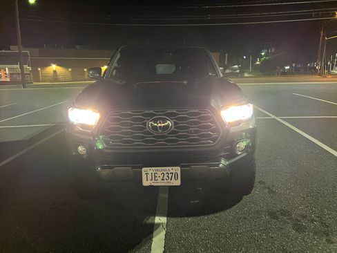 Used 2022 Toyota Tacoma TRD Sport AWD/4WD image 5