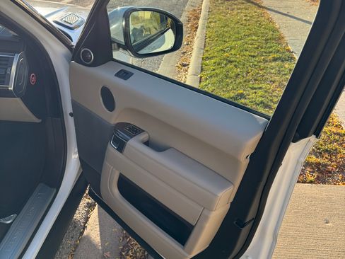 Used 2014 Land Rover Range Rover Sport HSE image 30