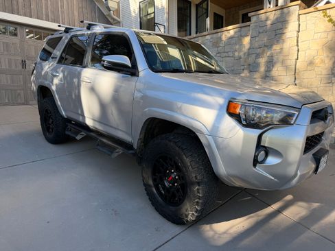 Used 2018 Toyota 4Runner SR5 Premium image 6