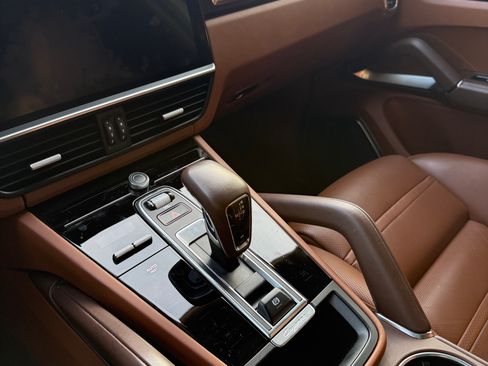 Used 2020 Porsche Cayenne Turbo image 13