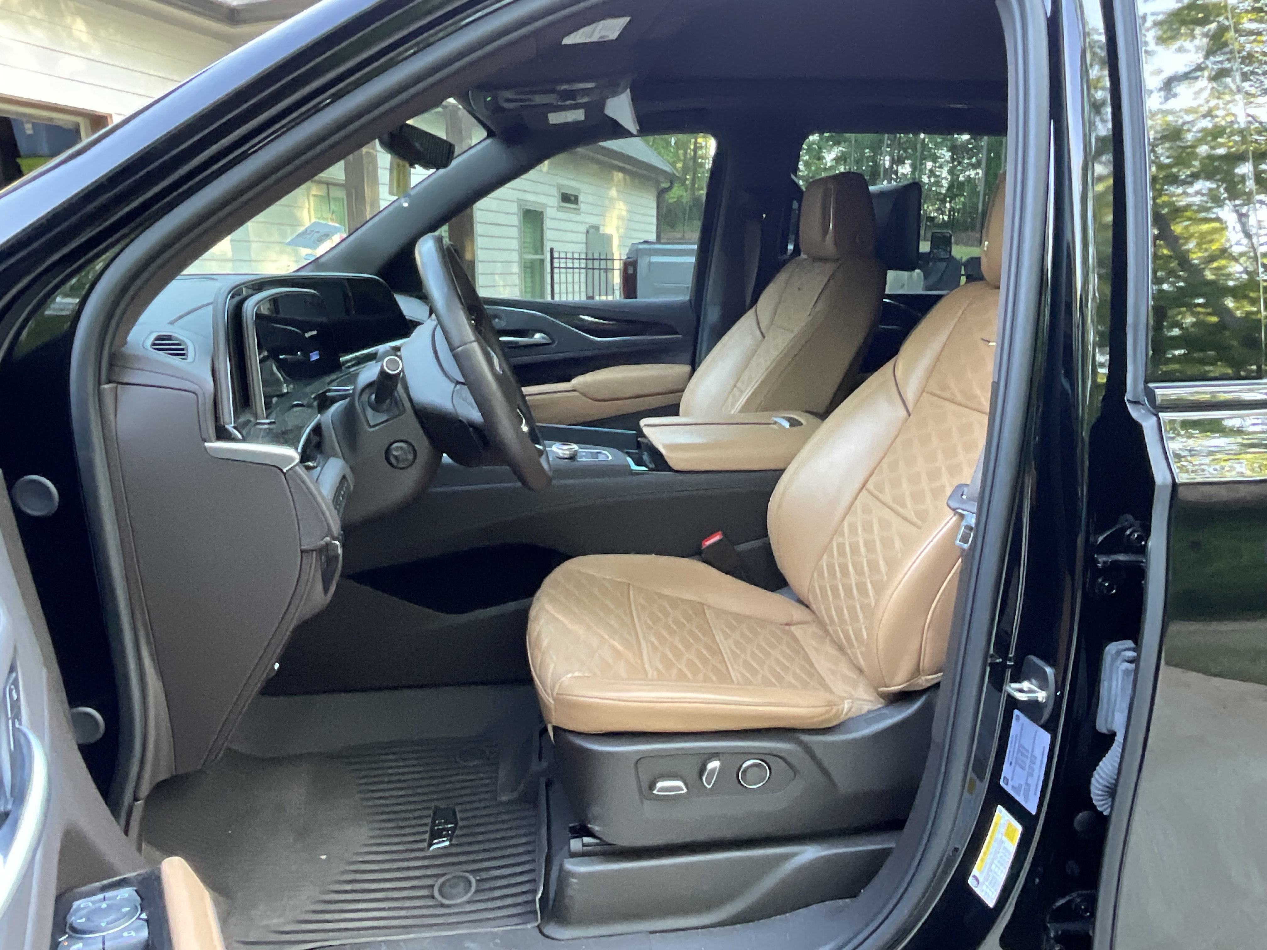 Used 2024 Cadillac Escalade ESV Sport w/ LPO, ONYX Package AWD/4WD image 5