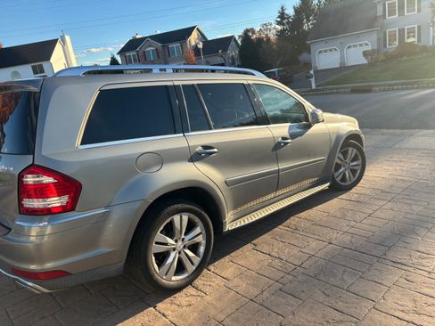 Used 2012 Mercedes-Benz GL 450 4MATIC image 2