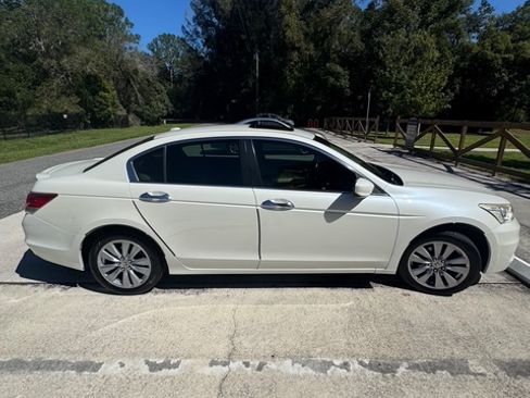 Used 2011 Honda Accord EX-L image 9