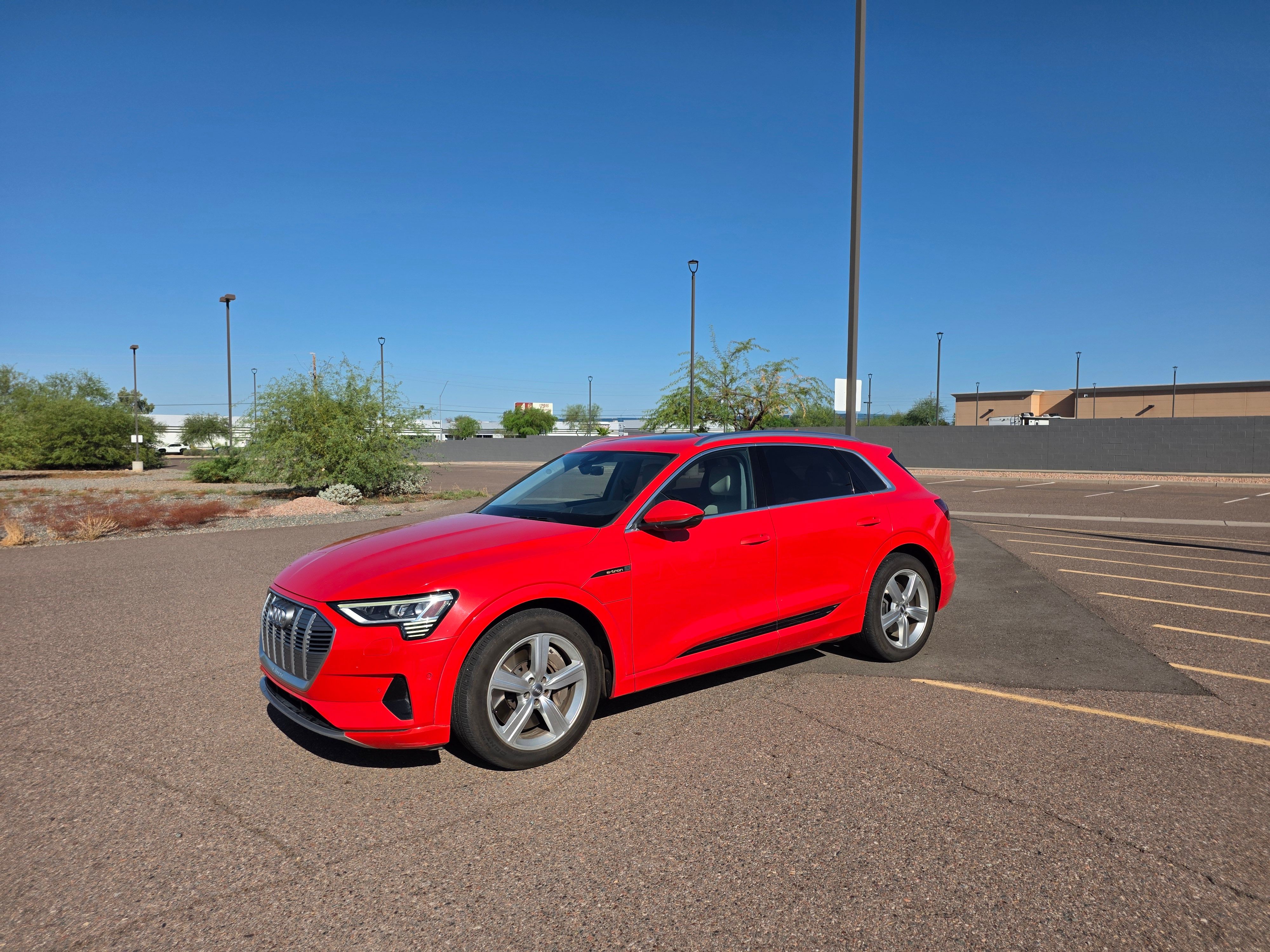 Used 2019 Audi e-tron Prestige w/ Prestige Package AWD/4WD image 15