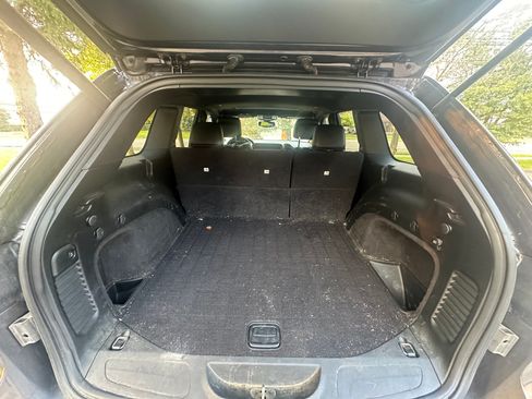 Used 2017 Jeep Grand Cherokee Altitude image 15