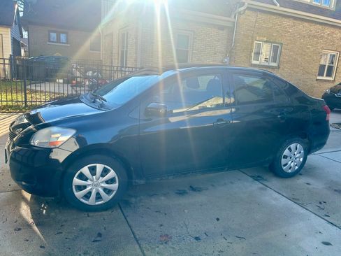 Used 2012 Toyota Yaris Sedan image 5