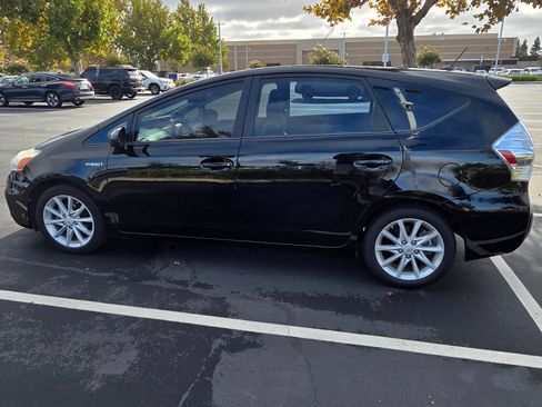 Used 2012 Toyota Prius V Five image 4