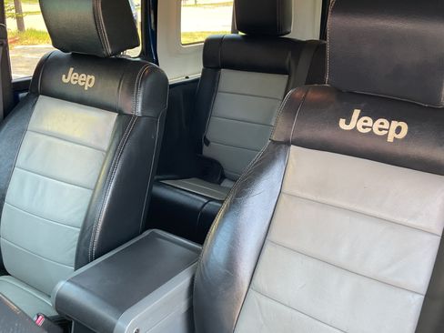 Used 2010 Jeep Wrangler Unlimited Sahara w/ Dual Top Group AWD/4WD image 6
