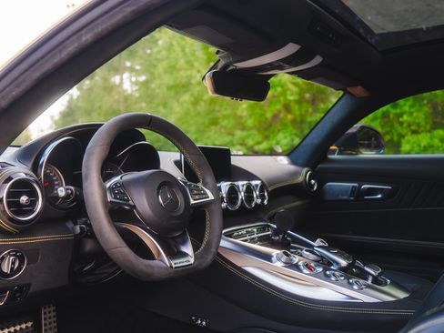 Used 2017 Mercedes-Benz AMG GT S image 16