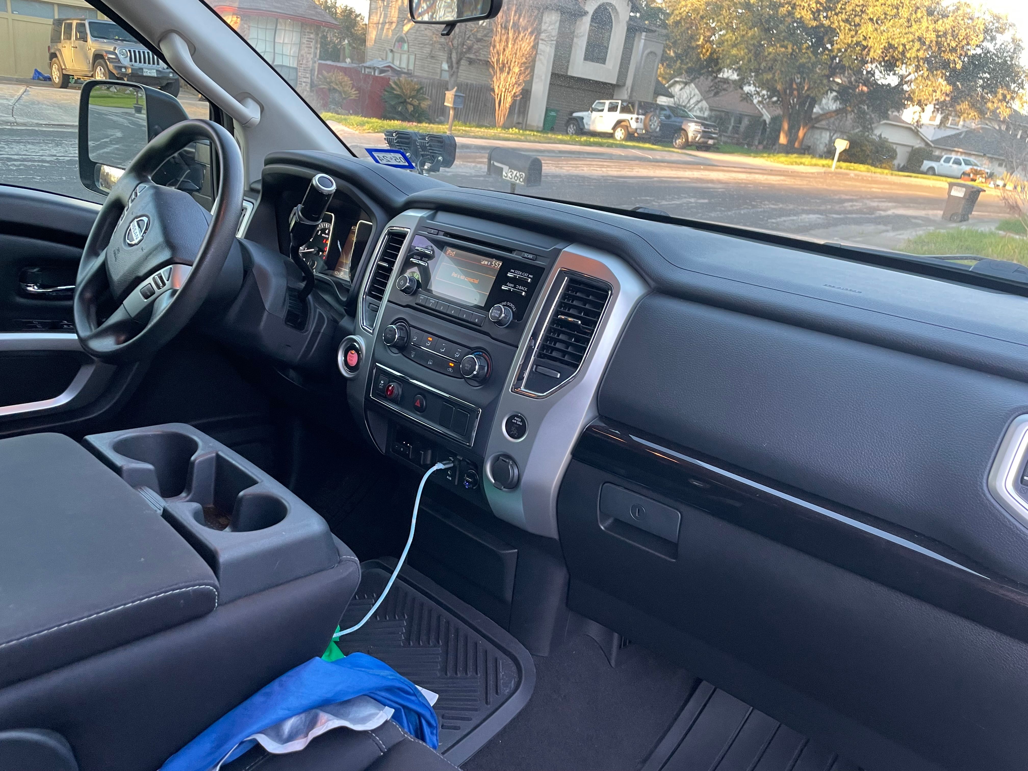 Used 2017 Nissan Titan SV RWD image 14