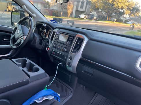 Used 2017 Nissan Titan SV RWD image 14