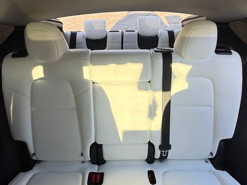 Used 2025 Tesla Model Y Long Range image 16