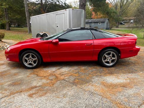 Used 2000 Chevrolet Camaro Z28 w/ SS Performance/Appearance Pkg image 2