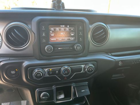 Used 2020 Jeep Wrangler Unlimited Sport image 15