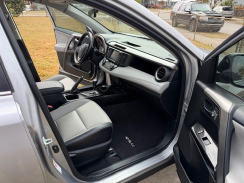 Used 2017 Toyota RAV4 Limited image 10