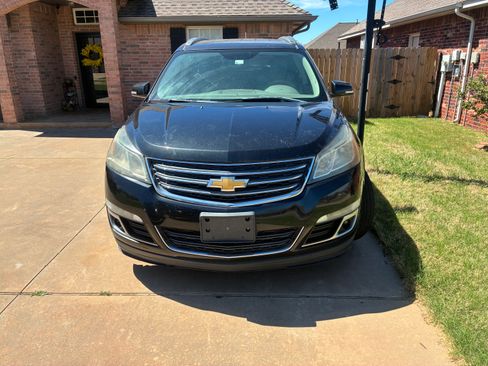 Used 2014 Chevrolet Traverse LT FWD image 2