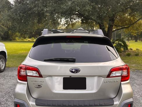 Used 2018 Subaru Outback 2.5i Premium AWD/4WD image 4