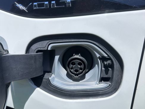 Used 2017 Chevrolet Volt LT FWD image 13
